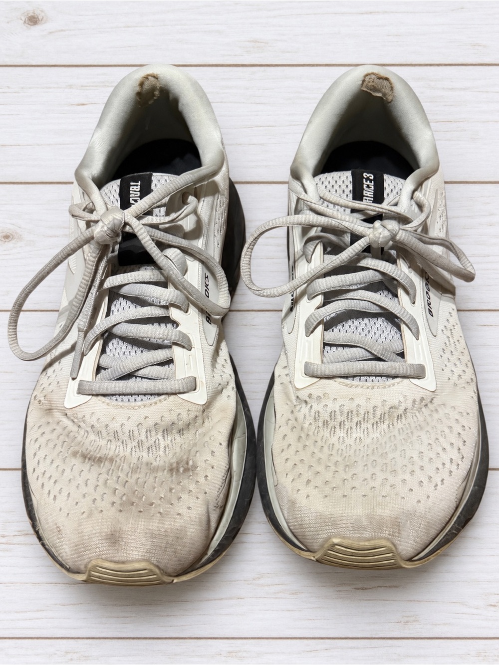 Brooks Women's White and Gray Running Sneakers